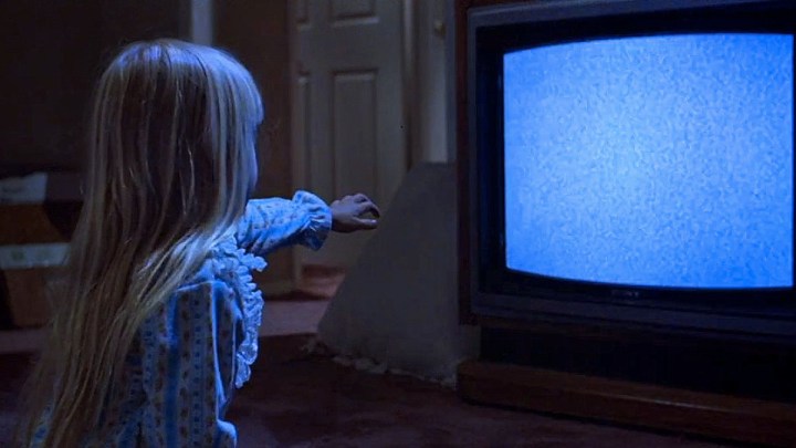 Carol Anne is moving her hand towards the TV "poltergeist" (1982).