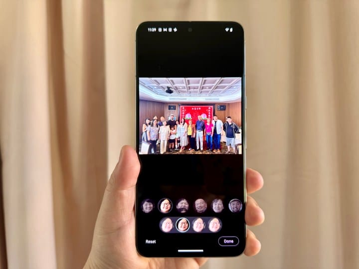 Google Pixel 8 Pro shows off its best tech features.