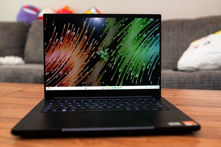 The Razer Blade 14 (2023) sits on a coffee table.