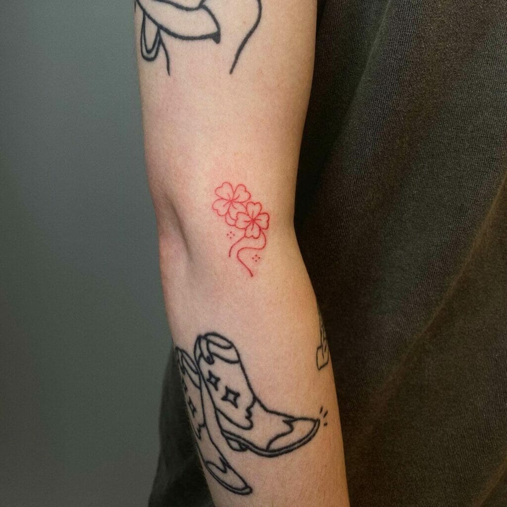 Lindas ideas de tatuajes de trébol de cuatro hojas en espiral