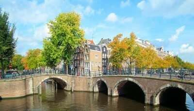 Amsterdam bridge houses