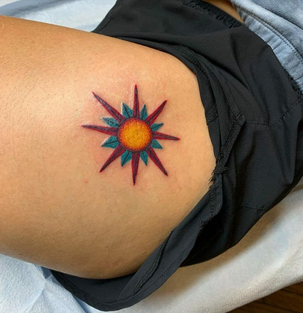 Idea de tatuaje de sol brillante