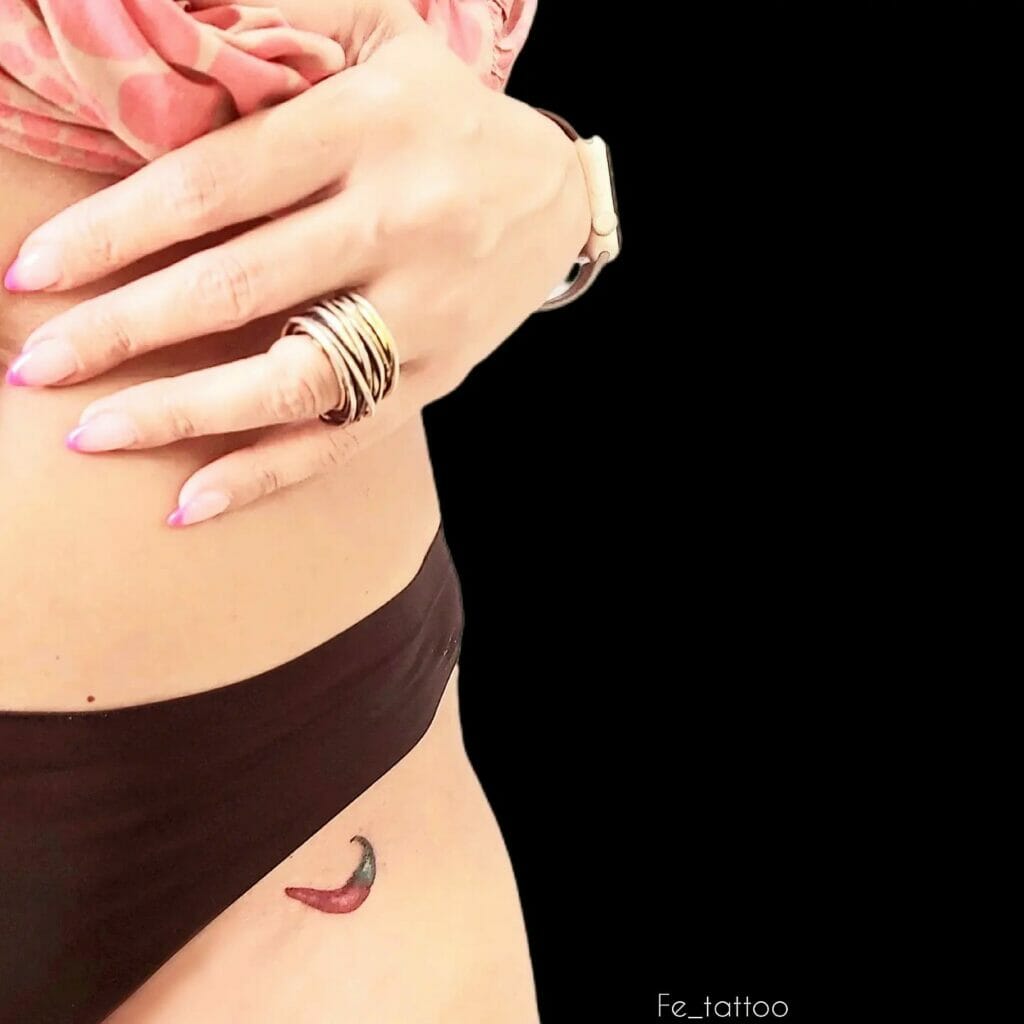 Tatuaje de bikini de pimiento pequeño colorido