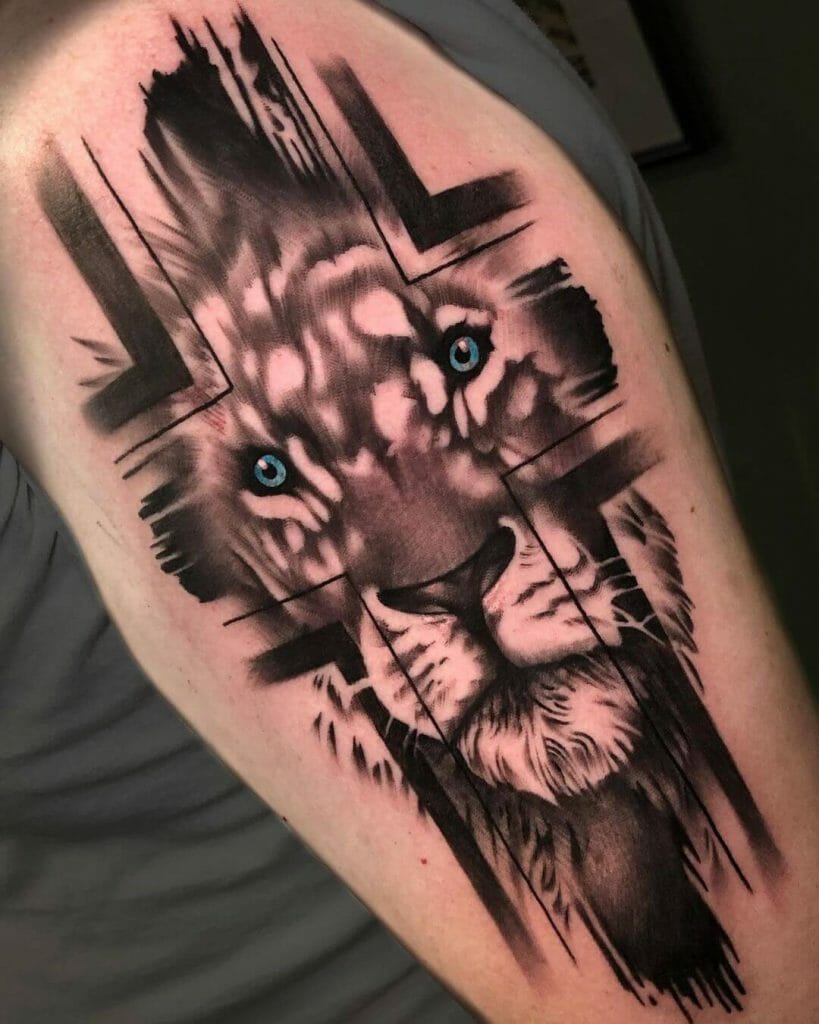 Tatuaje De Cruz Con León