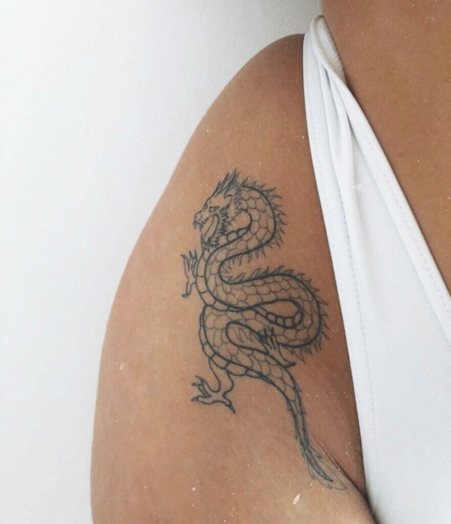 Tatuaje De Dragón En La Línea Del Bikini Tatuajes En El Muslo