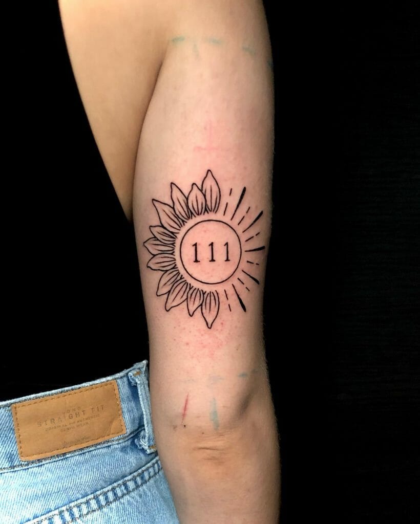 Tatuaje De Sol Pequeño Floral