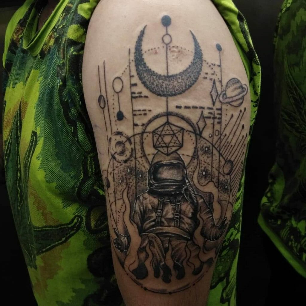 Tatuaje de media manga de astronauta geométrico