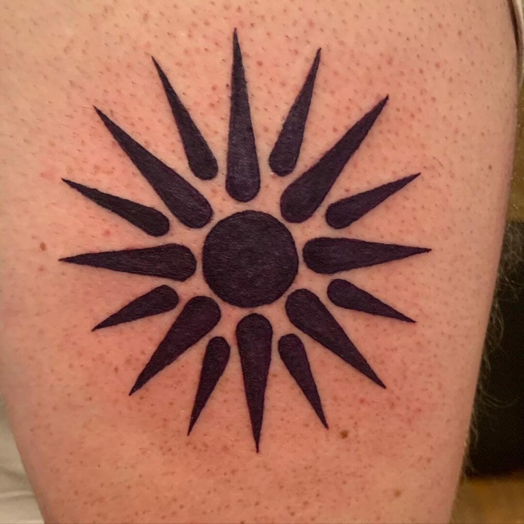 Tatuaje De Sol Tribal Geométrico