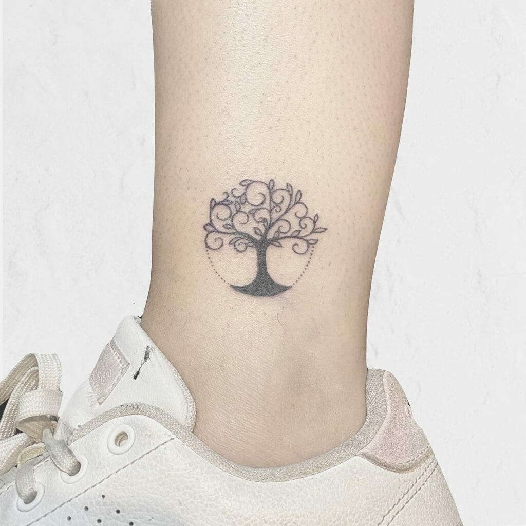 Tatuaje Minimalista De Yggdrasil