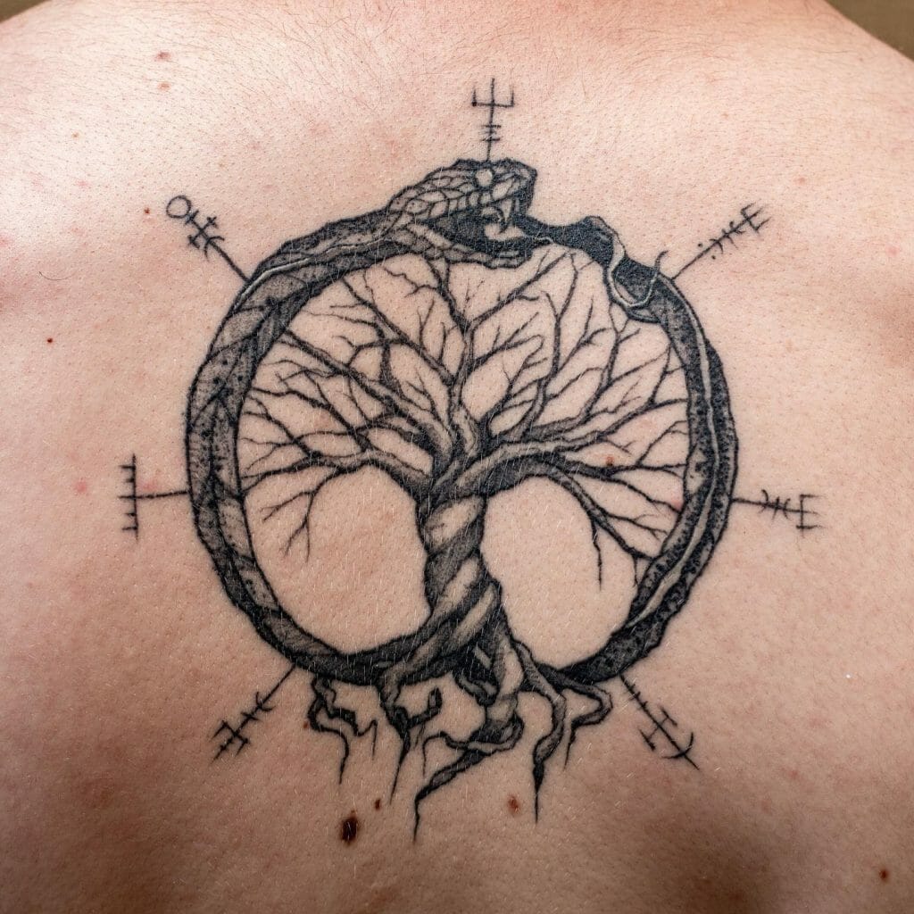 Tatuaje De Ouroboros Y Yggdrasil