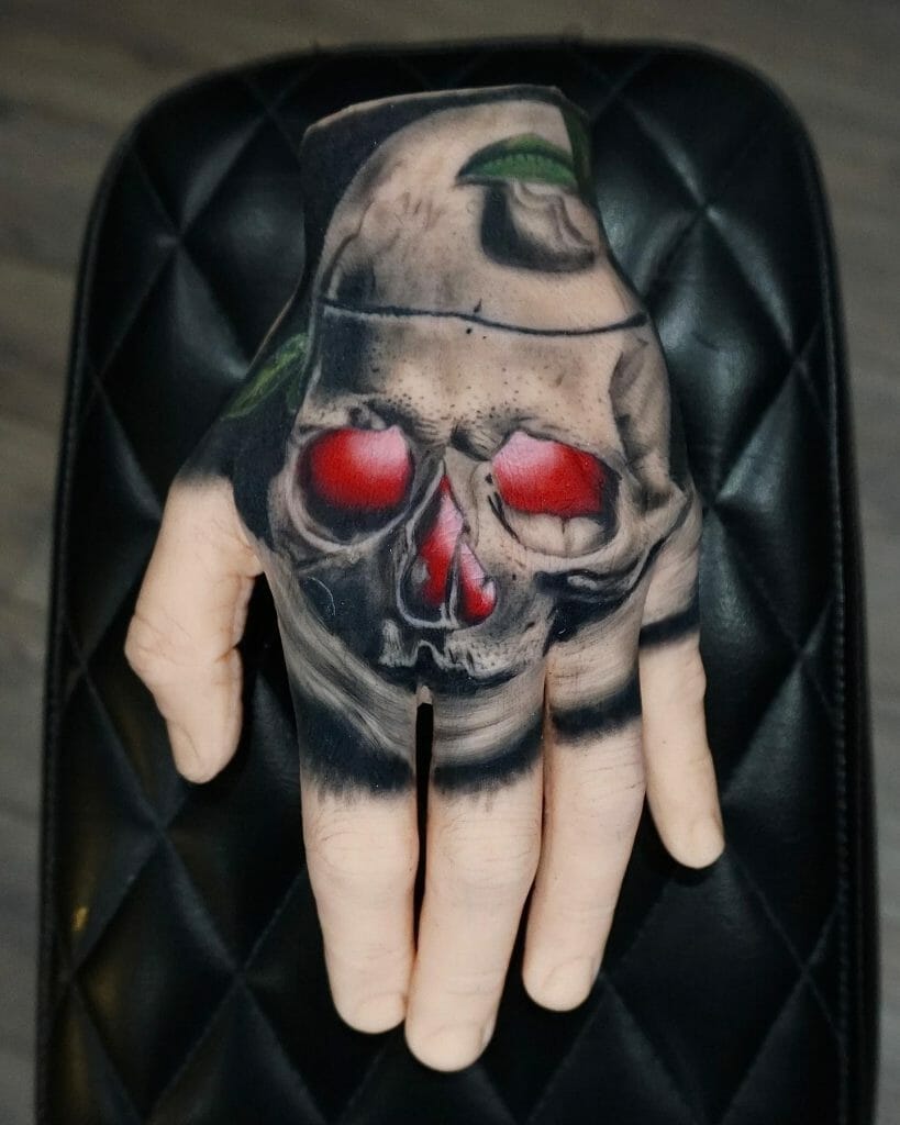 Tatuaje De Calavera Con Ojos Rojos