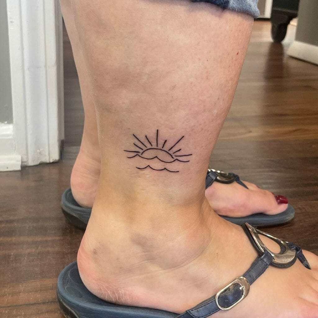 Tatuaje De Medio Sol Pequeño