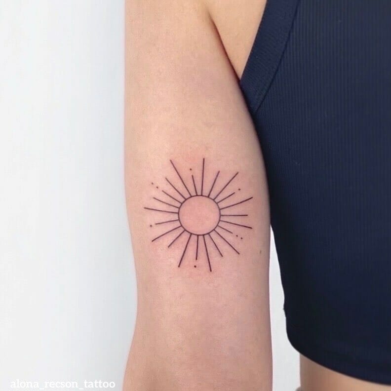 Tatuaje De Sol Pequeño Y Sencillo