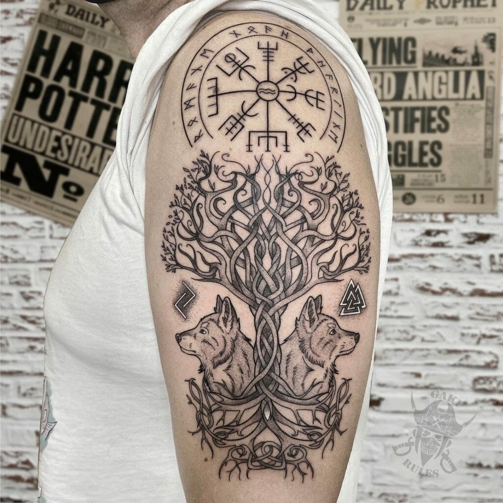 Tatuaje De Lobo Yggdrasil