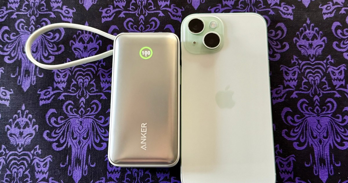 anker nano 30W 10K power bank green iphone 15