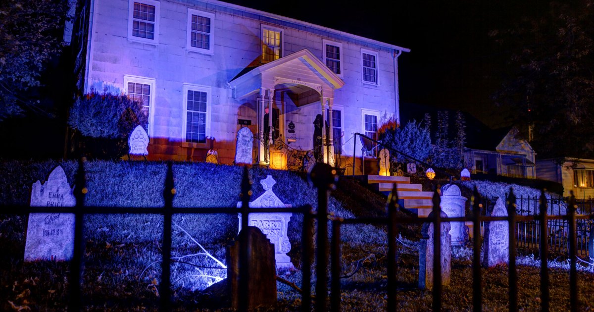 spooky halloween lighting haunted house