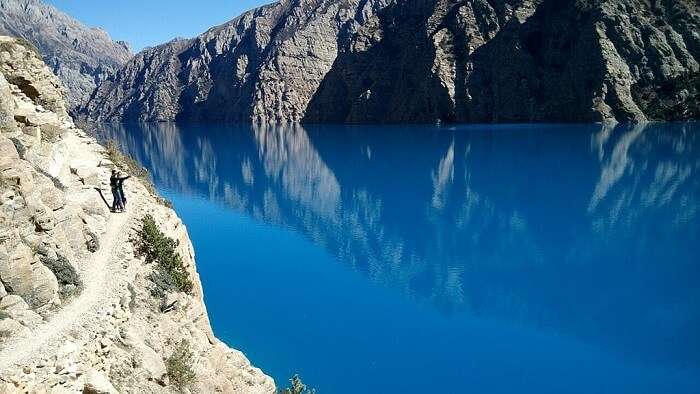 1024px-Reflective_sacrosanct_Phoksundo_Lake