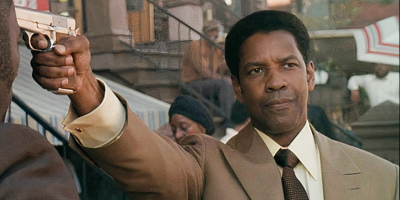 Denzel Washington pointing a gun in American Gangster