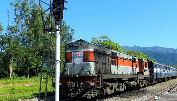 Hemkunt Express at Rishikesh railway station