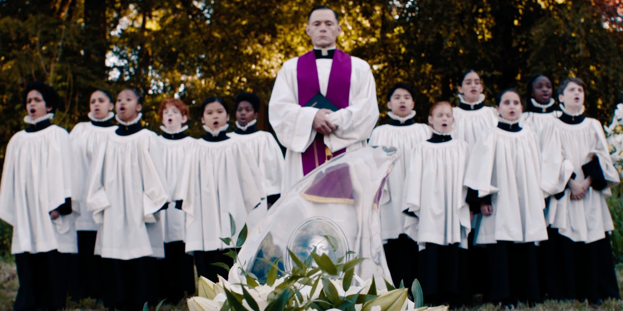 Preacher and choir at Charles Deetz's funeral in Beetlejuice 2 