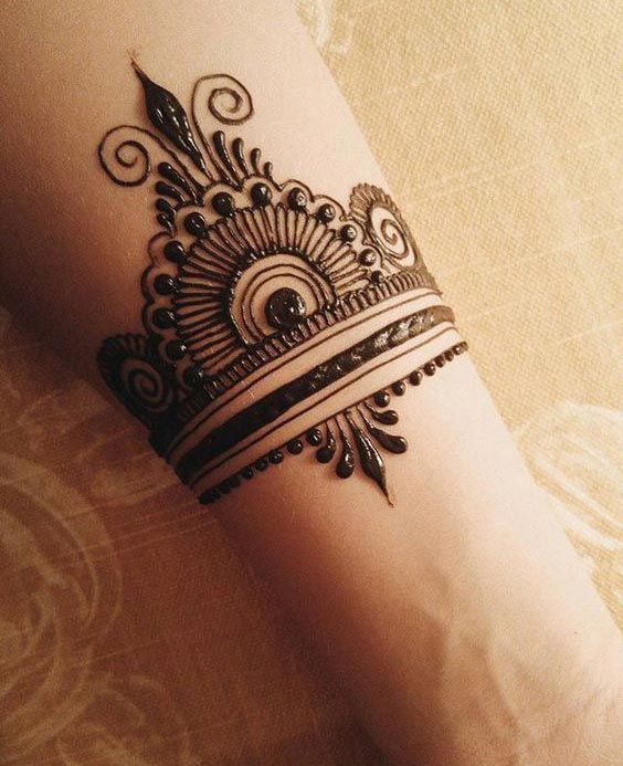 Minimalist Wrist Band Mehndi Design with Detailed Motif